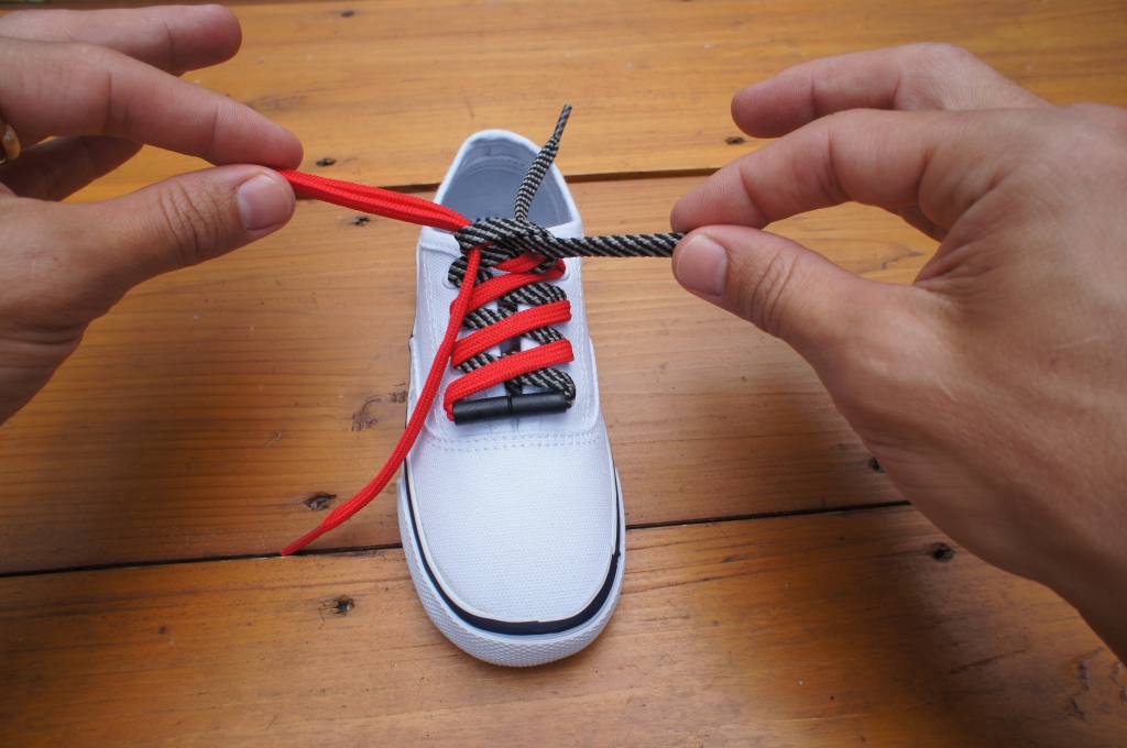 Easy Tie Pull 1 Easy Tie Shoelaces